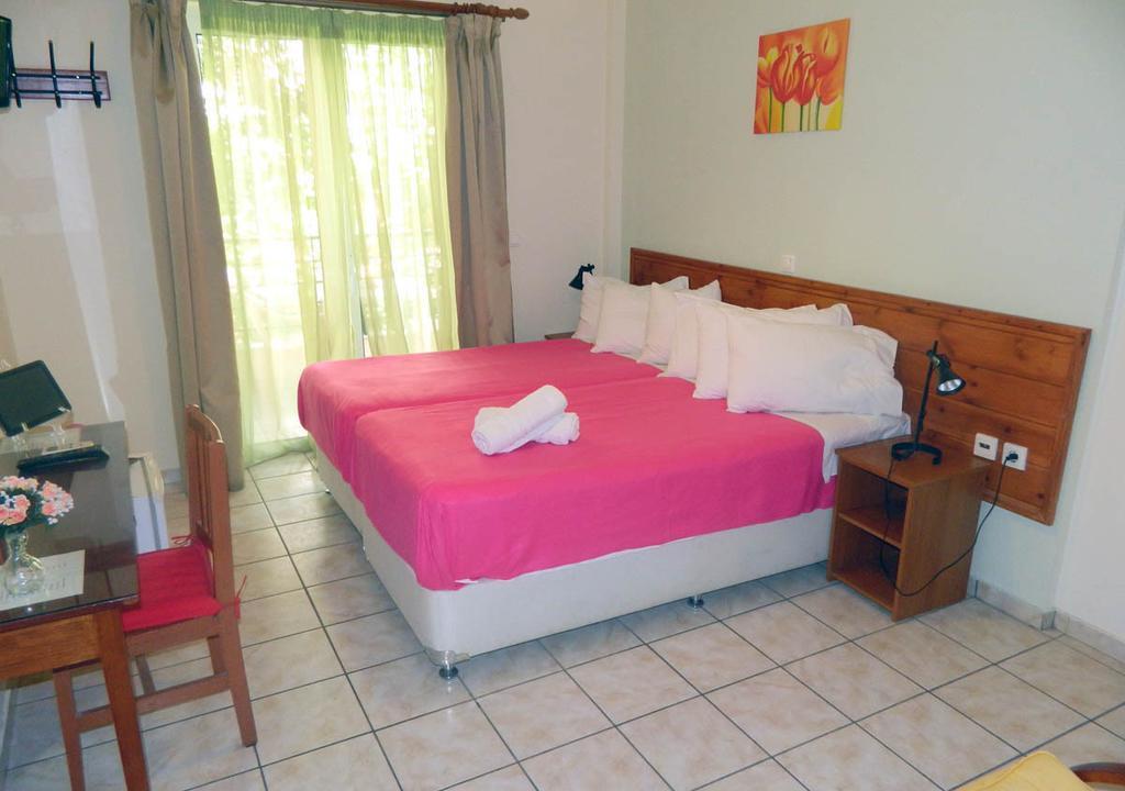 Peridromos Hotel Levádeia Quarto foto