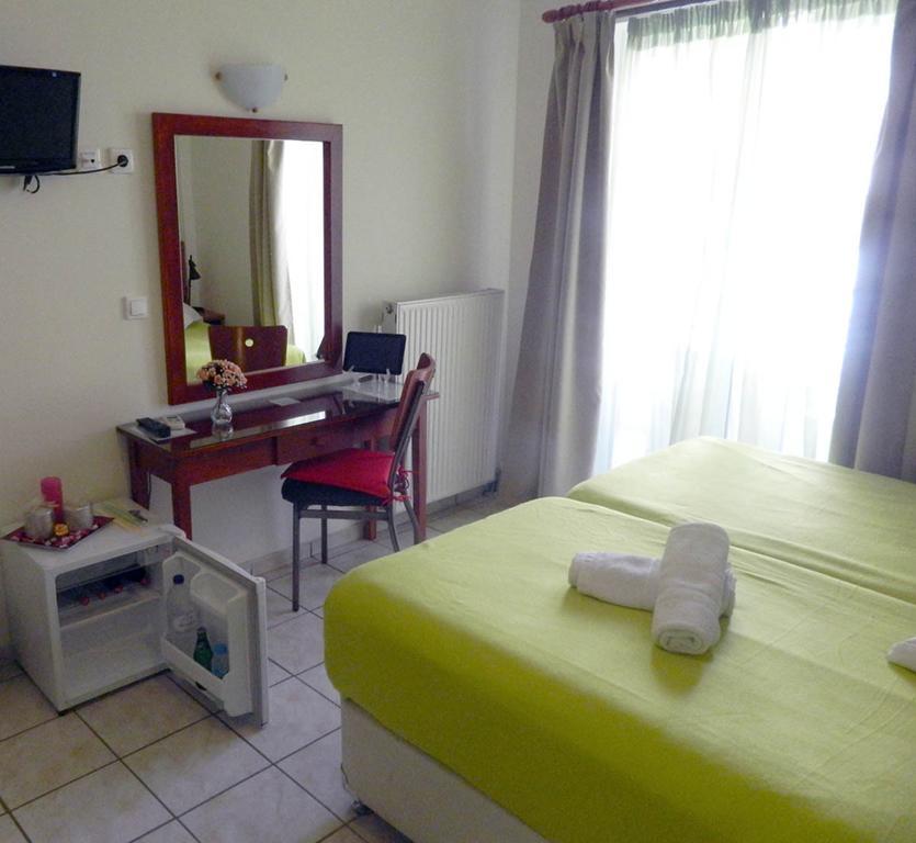 Peridromos Hotel Levádeia Quarto foto